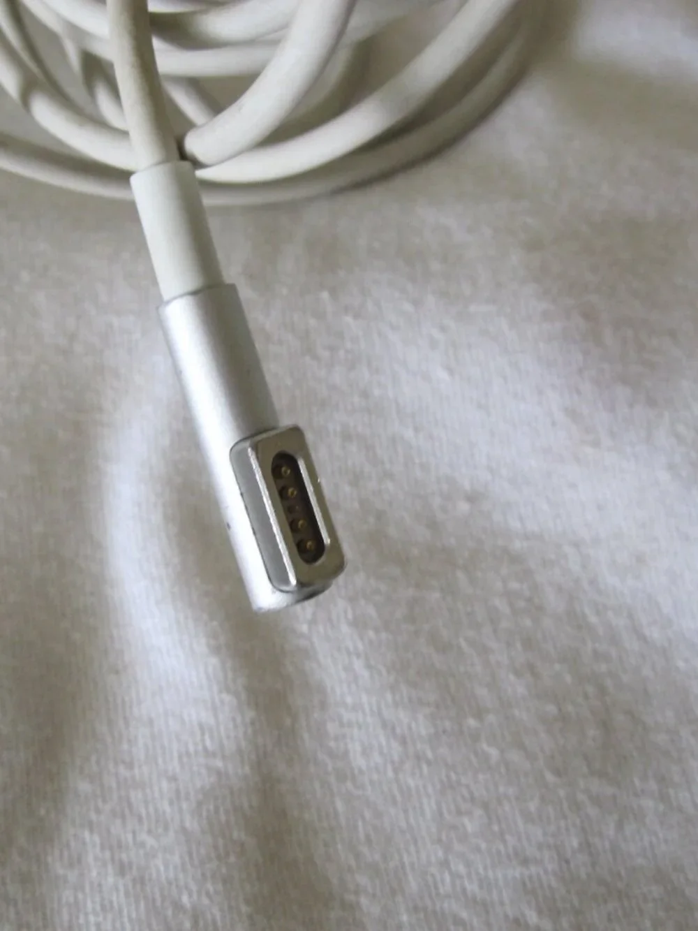 Genuine Apple Power Adapter- Macbook/Magsafe ADP-60AD, 60w